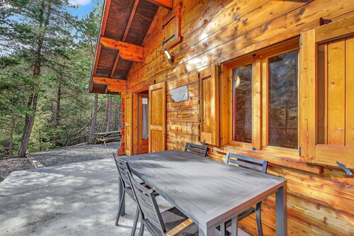 Chalet "Le Mazet" avec vue sur les montagnes, terrasse privée et Wi-Fi