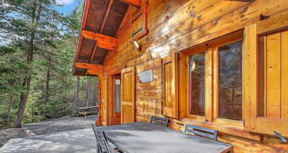 Chalet "Le Mazet" avec vue sur les montagnes, terrasse privée et Wi-Fi