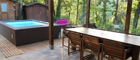 屋外ダイニングエリア