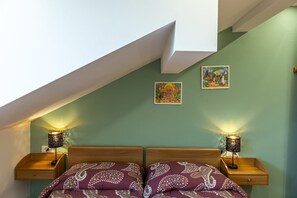 2 chambres, fer et planche à repasser, literie fournie
