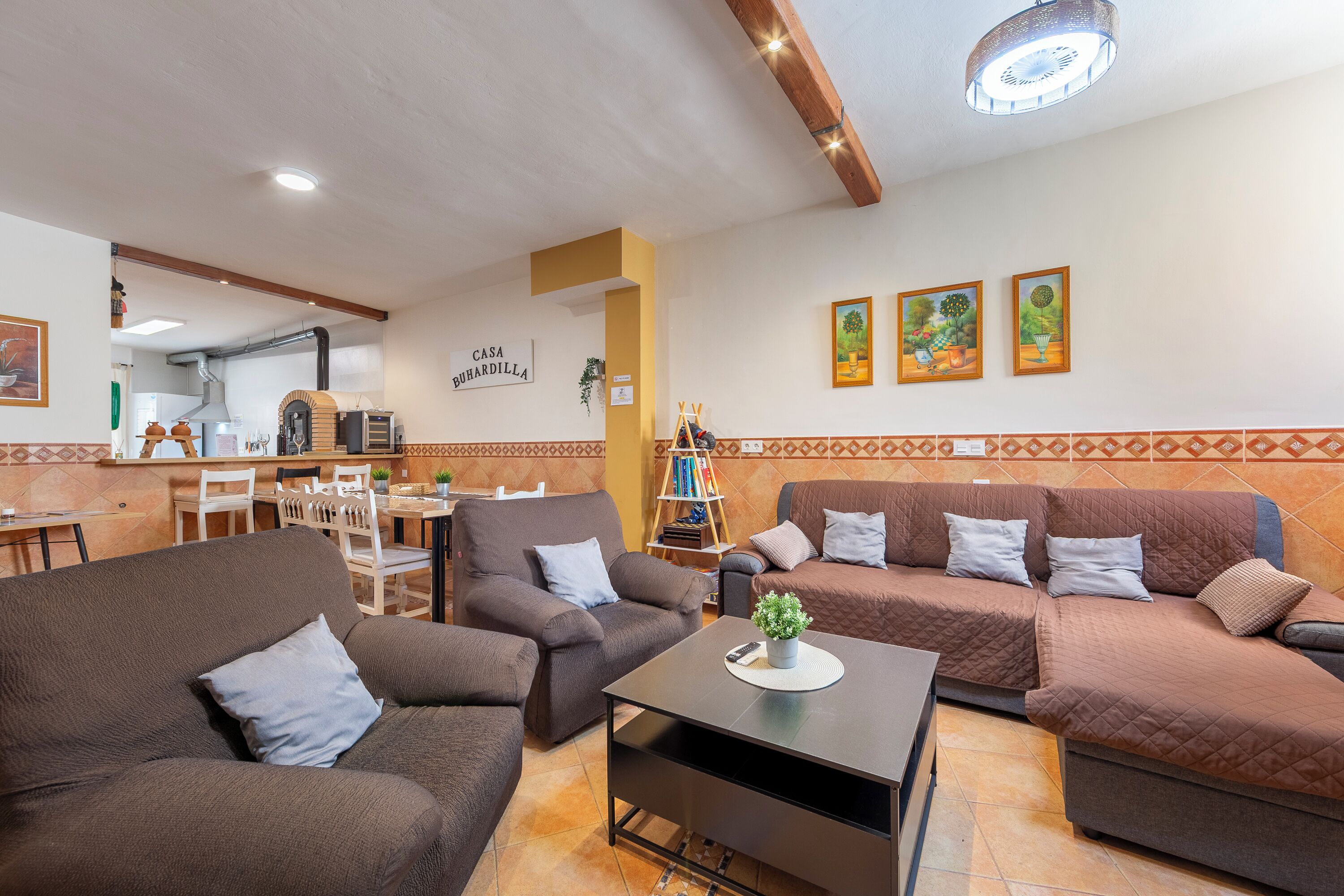 Televisie en een open haard