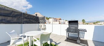 Holiday Home 'La Casa De La Buhardilla' with Mountain View, Private Terrace and Wi-Fi