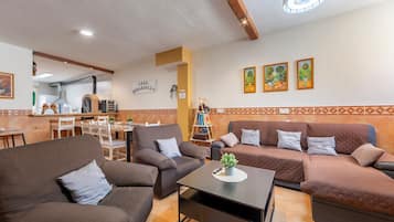 Televisión y chimenea