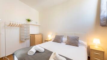 3 chambres, fer et planche à repasser, Wi-Fi gratuit, draps fournis