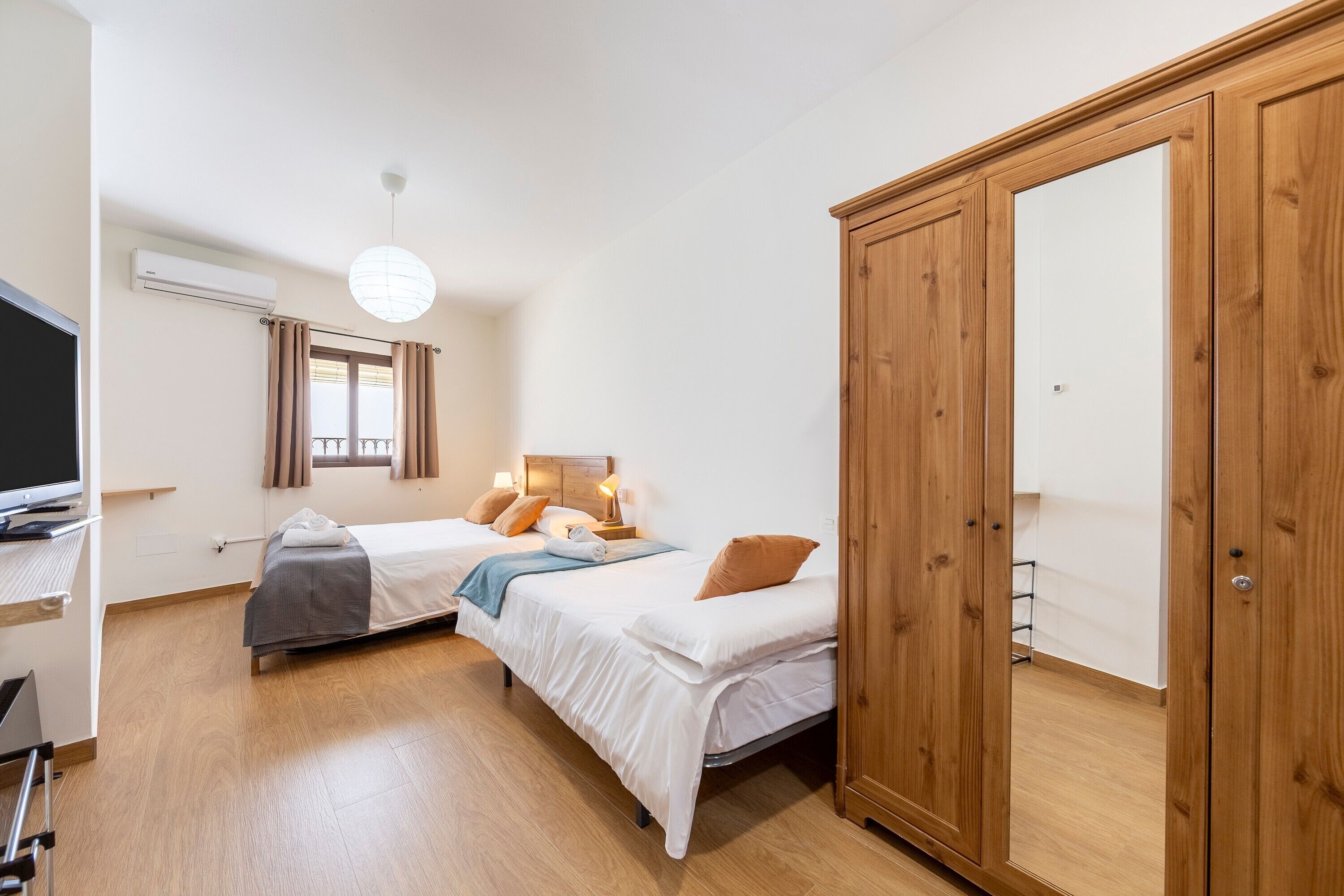 3 bedrooms, iron/ironing board, free WiFi, bed sheets