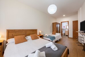 3 habitaciones, tabla de planchar con plancha y wifi gratis 