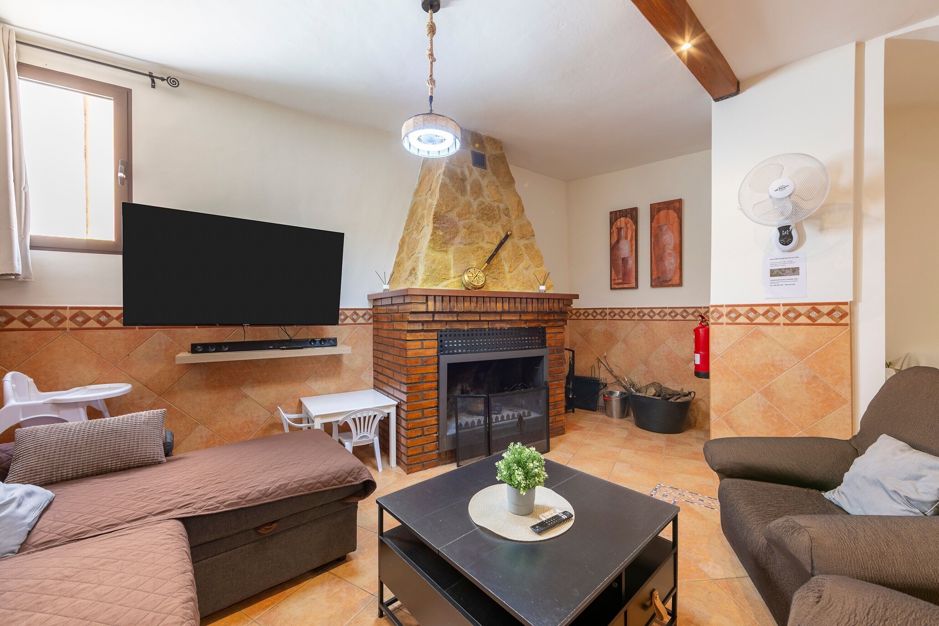 Télévision, cheminée