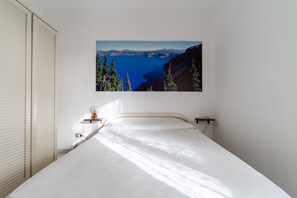 2 bedrooms, iron/ironing board, bed sheets - Villa "La Castellana" with Private Garden & A/C (Gallipoli)