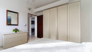 2 chambres, fer et planche Ă repasser, draps fournis