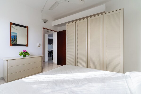 2 Schlafzimmer, Bügeleisen/Bügelbrett, Bettwäsche