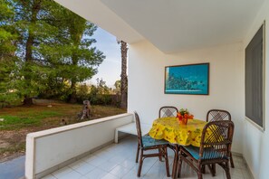 Outdoor dining - Villa "La Castellana" with Private Garden & A/C (Gallipoli)