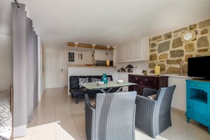 Televisión, mesa de ping pong