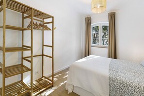 1 dormitorio, tabla de planchar con plancha, wifi gratis y ropa de cama