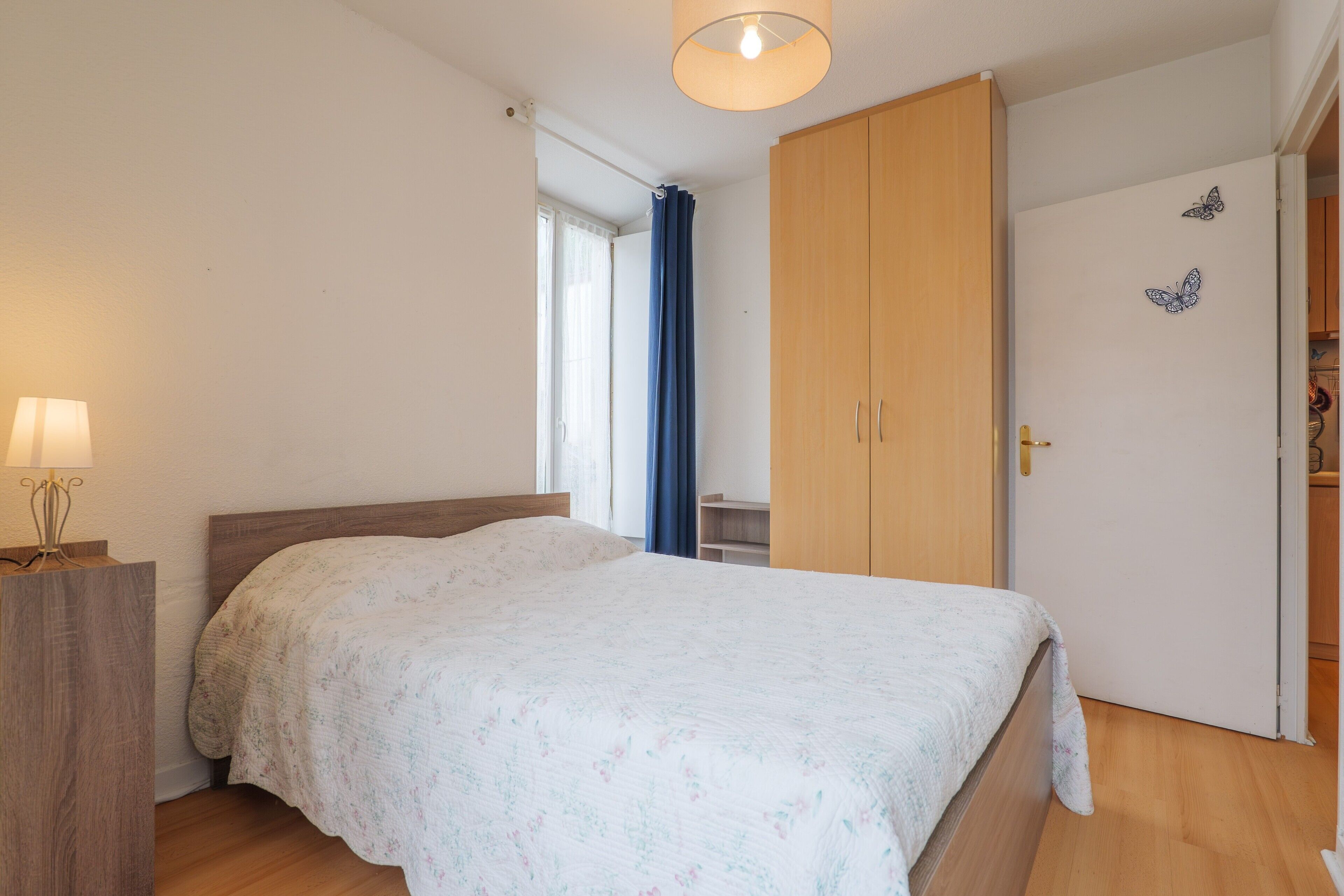 1 slaapkamer, een strijkplank/strijkijzer