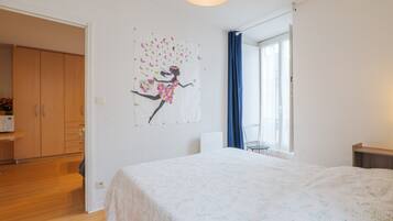 1 slaapkamer, een strijkplank/strijkijzer