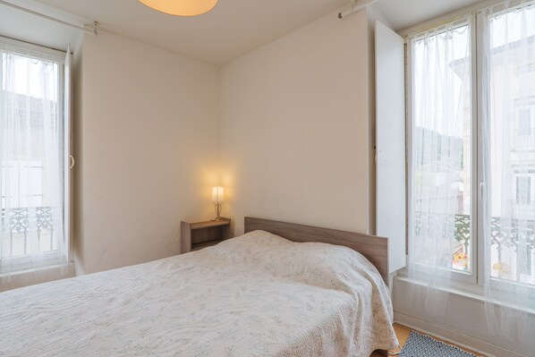1 bedroom, iron/ironing board