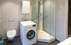 Shower - 4 bedroom lovely home in Lillehammer (Lillehammer)