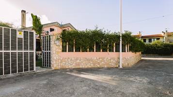 Enceinte de lâhĂ©bergement