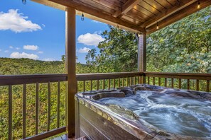 Outdoor spa tub - Newly Renovated Cabin: Less than 8 miles from Pigeon Forge and Gatlinburg (Sevierville)