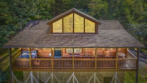 Exterior - Newly Renovated Cabin: Less than 8 miles from Pigeon Forge and Gatlinburg (Sevierville)