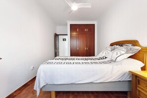2 habitaciones, tabla de planchar con plancha y wifi gratis 