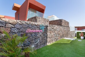 Property grounds - Modern Villa "Cacemar" with Private Pool & Wi-Fi (san bartolomé de tijarana)