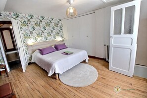 2 slaapkamers, een strijkplank/strijkijzer, gratis wifi, beddengoed