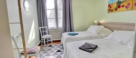 2 bedrooms, iron/ironing board, WiFi (free), bed sheets