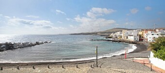 Vacation Apartment 'Eras Views' with Sea View and Wi-Fi
