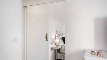 1 sovrum, strykjÀrn/strykbrÀda, gratis wi-fi och sÀngklÀder