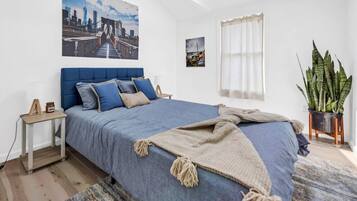 4 bedrooms, desk, iron/ironing board, WiFi