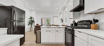 Chic & Vibrant Dtwn Apartment