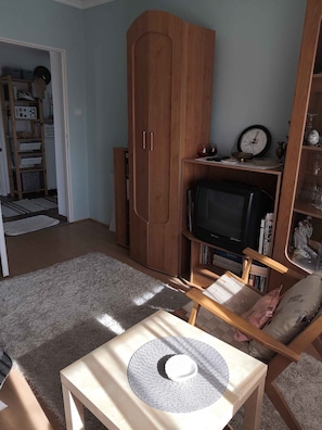 TV - Studio with large terrace and mountain view (Csopak)