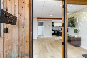 Interior - Creekside Getaway: On the Creek in Anchorage (Anchorage)