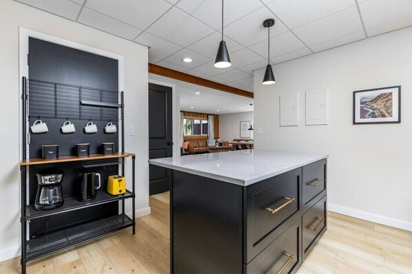 Interior - Creekside Getaway: On the Creek in Anchorage (Anchorage)