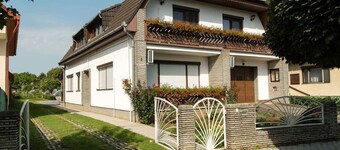 Holiday apartment with air conditioning, pool, WiFi