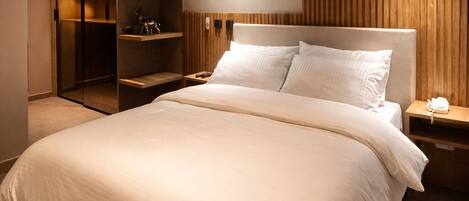 1 bedroom, desk, iron/ironing board, WiFi