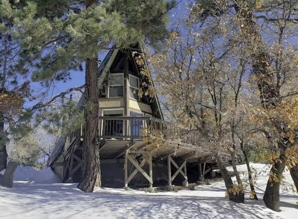 Front of property - A Ski View (Big Bear Lake)