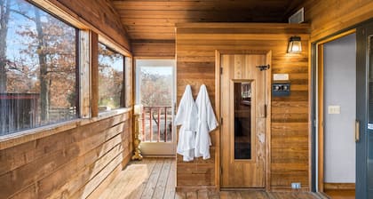 Log Cabin, UTK/Neyland, Smokies, 16acres, FP, HotTub, Sauna, Fishing, Golf, Pets