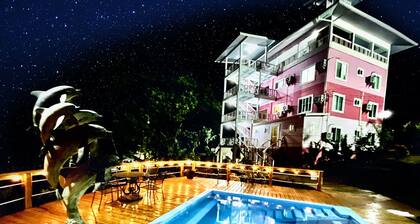 Sleep up to 10 guests in Utila apt with Caribbean Ocean views