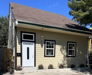 Exterior - Large Beautiful Home 1 Mile from the Superdome (New Orleans)