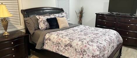 2 Schlafzimmer, Schreibtisch, Bügeleisen/Bügelbrett, kostenloses WLAN