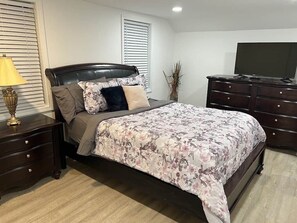 2 bedrooms, desk, iron/ironing board, free WiFi - Large Beautiful Home 1 Mile from the Superdome (New Orleans)