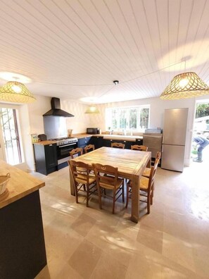 Fridge, microwave, oven, stovetop - LA Maison DU LAC - Chindrieux (CHINDRIEUX)