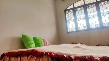 2 quartos, escrivaninha, Wi-Fi, roupa de cama