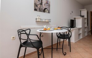 Dining - Amazing apartment in Baska Voda (Baska Voda)