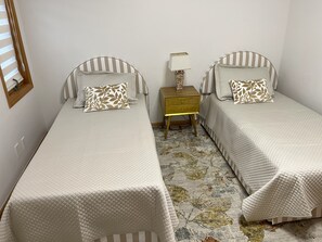 3 slaapkamers, een strijkplank/strijkijzer, wifi, beddengoed