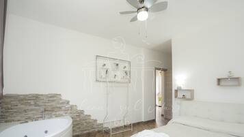 Habitación, 1 habitación, balcón, vista a la ciudad | 1 habitación