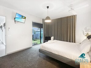 3 Schlafzimmer, Schreibtisch, Bügeleisen/Bügelbrett, WLAN
