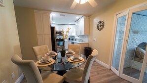 Dining - Poolside Paradise Luxury home Mins from the beach (Lake Worth Beach)